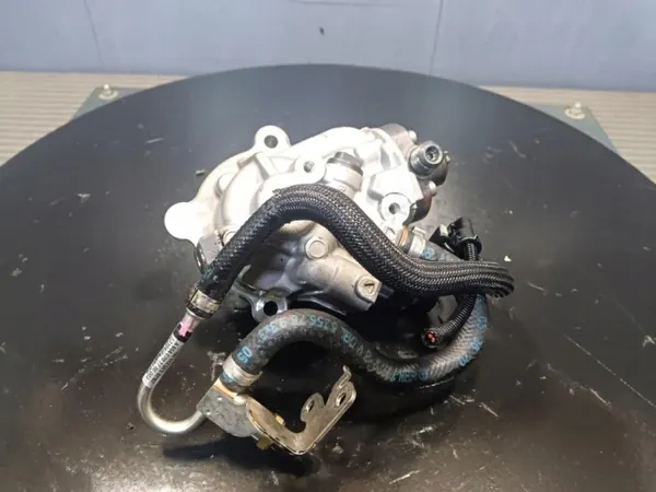 Mercedes GLC W253 Bränslepump OEM 654920 Begagnad image 5
