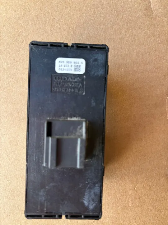 Painel de janela dianteira esquerda Audi A2058853865 image 2