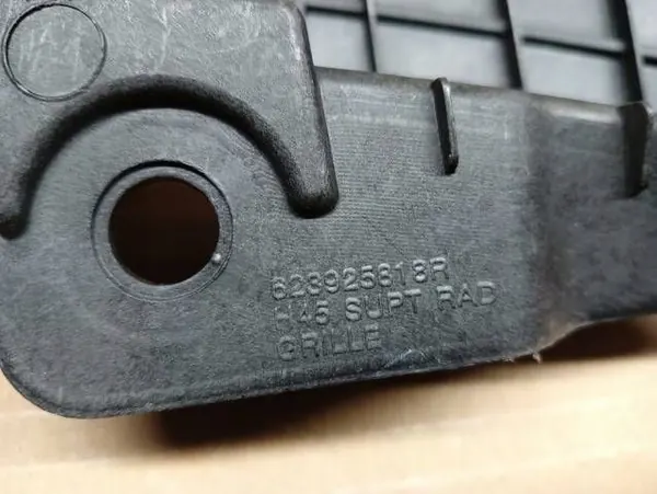 OEM 623925818R Voorlinker Bumper Glijbevestiging image 4