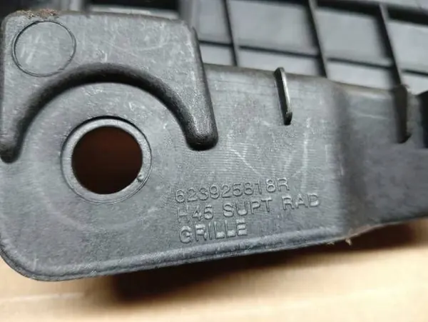 OEM 623925818R Voorlinker Bumper Glijbevestiging image 5