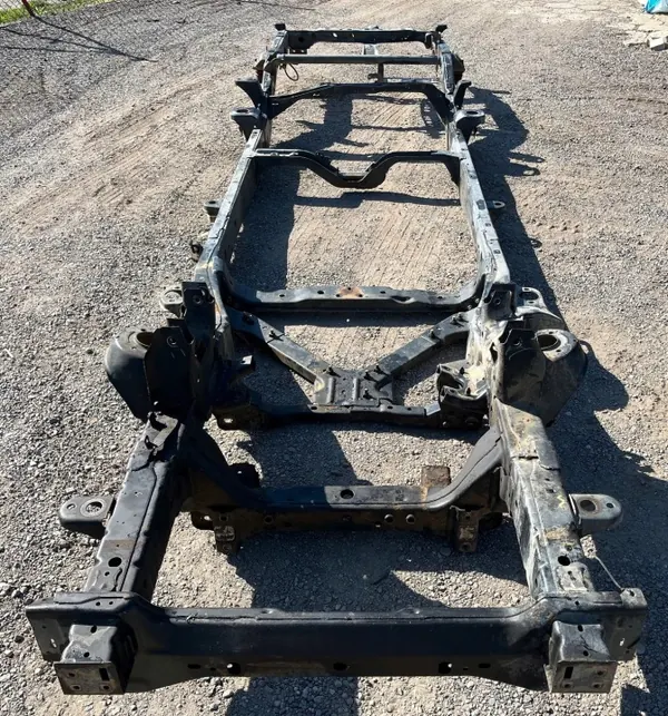 Gebruikt Nissan Titan 4x4 frame OEM EZ03B 2016 image 2