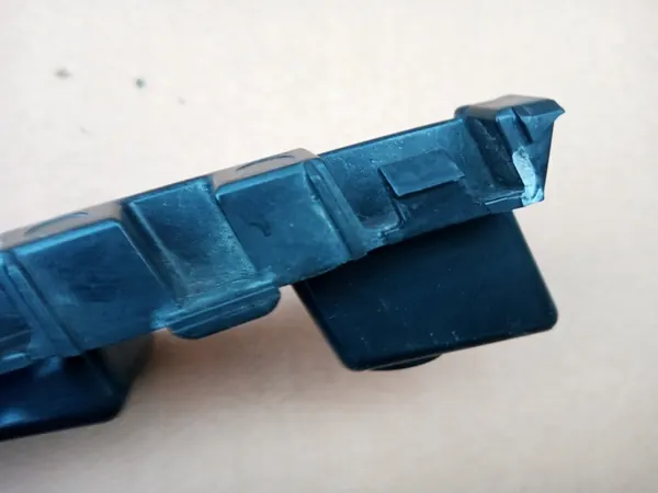 VW PASSAT B7 Guida Paraurti Anteriore Sinistra Destra image 5