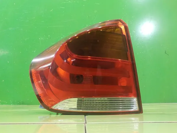 BMW X1 E84 2.0D Luz Trasera Izquierda image 2