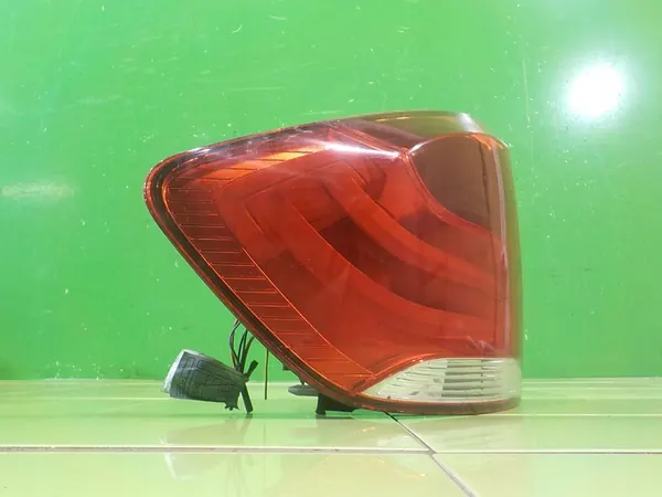 BMW X1 E84 2.0D Luz Trasera Izquierda image 3