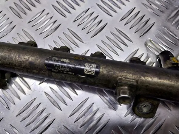 Rail de injeção Opel Zafira B 1.9 CDTI Bosch 55200251 image 3