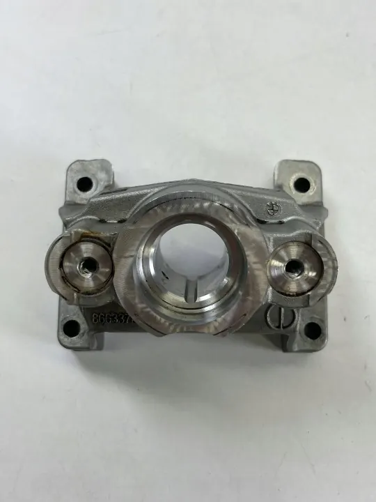 BMW Kamaxelfäste OEM 8663378 - Begagnad image 3