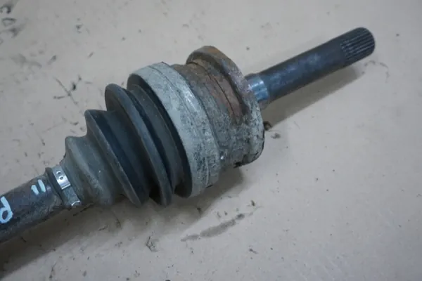 MAZDA B2500 PÓŁOŚ PP Palier Delantero Derecho - Usado image 3