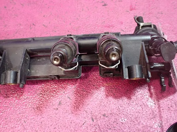 RENAULT CLIO II 98-05 1.2 Brandstofrail 7700108667 image 5