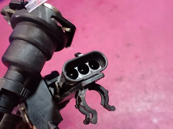 RENAULT CLIO II 98-05 1.2 Brandstofrail 7700108667 image 7