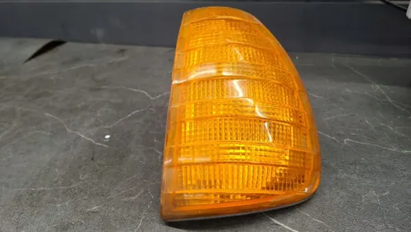 Mercedes Vito oikea etuvalo OEM KIERUNKOWSKAZ image 2