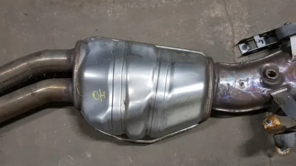 Audi Q5 8R Avgasljuddämpare OEM 8R0119C image 8