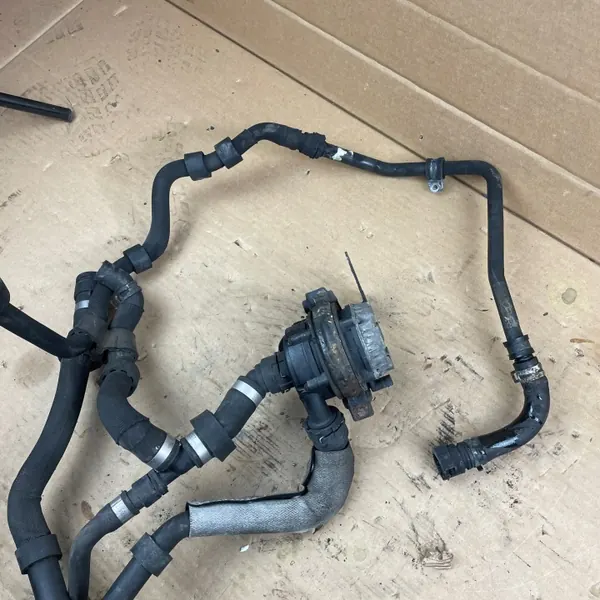 Pompe à eau Mercedes OEM A0005002686 - État utilisé image 6