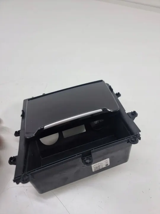 Cendrier tableau de bord OEM 84675J7BD0 KIA Ceed 2025 image 3