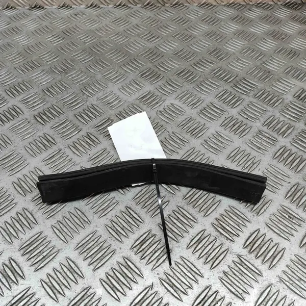 Joint de capot Porsche Panamera OEM 971819532 - Occasion image 2