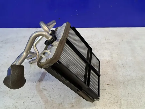 Verwarming radiator Volvo XC60 II 2.0L 2019 OEM 31497076 image 3