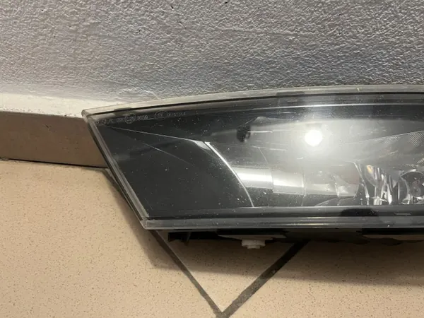 Halogenstrålkastare Fram Vänster OEM 3V0941699 Skoda Superb III image 3