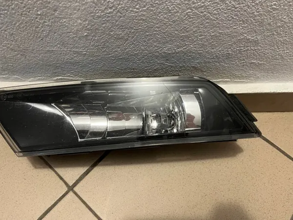 Halogenstrålkastare Fram Vänster OEM 3V0941699 Skoda Superb III image 4