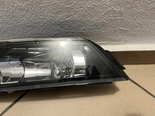 Halogenstrålkastare Fram Vänster OEM 3V0941699 Skoda Superb III image 5