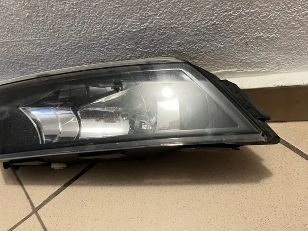 Halogenstrålkastare Fram Vänster OEM 3V0941699 Skoda Superb III image 6