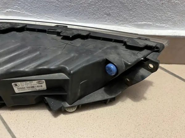 Halogenstrålkastare Fram Vänster OEM 3V0941699 Skoda Superb III image 8