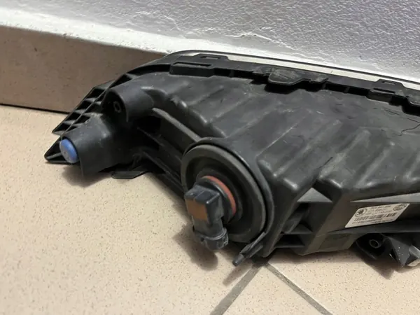 Halogenstrålkastare Fram Vänster OEM 3V0941699 Skoda Superb III image 9