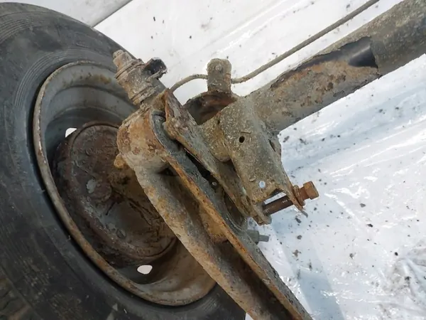 Daewoo Tico Hinterachsschwinge OEM KLY3 - Gebraucht image 4