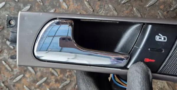 Poignée Porte Avant Gauche Audi A6 C5 OEM 4B837019 image 3
