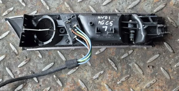 Poignée Porte Avant Gauche Audi A6 C5 OEM 4B837019 image 4