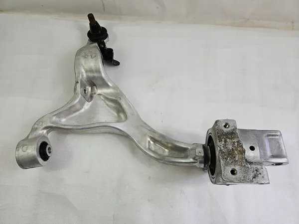 Braccio di controllo inferiore sinistro Infiniti Q50 2013-2024 OEM image 10