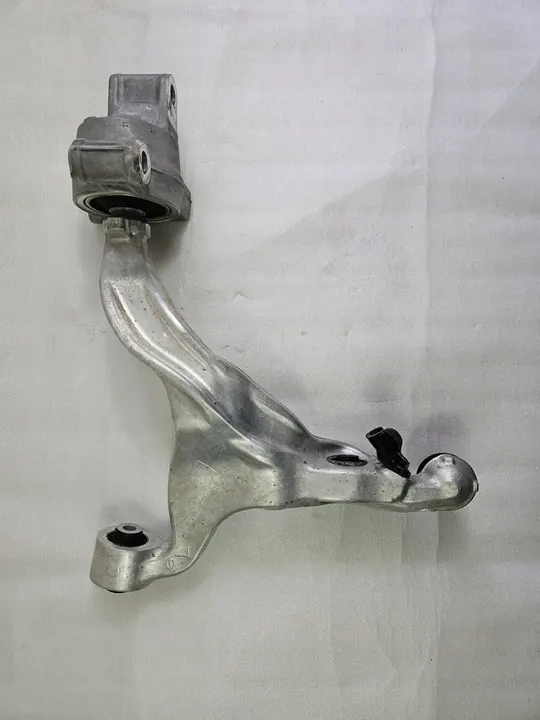 Braccio di controllo inferiore sinistro Infiniti Q50 2013-2024 OEM image 2
