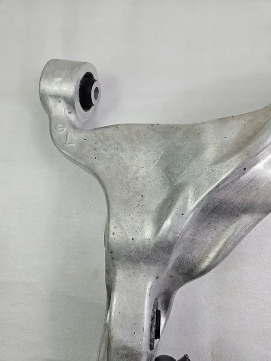 Braccio di controllo inferiore sinistro Infiniti Q50 2013-2024 OEM image 5