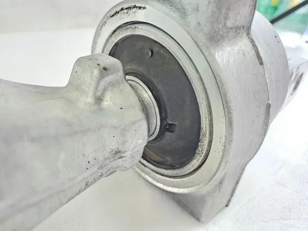 Braccio di controllo inferiore sinistro Infiniti Q50 2013-2024 OEM image 8