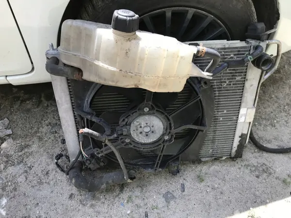 Condensador AC RENAULT CLIO III 1.5 DCI 8200688390 image 2