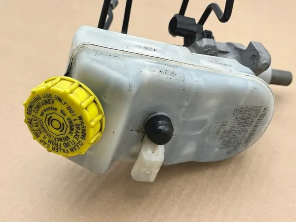 Remhoofdcilinder OEM 7E0611303B voor VW Transporter image 5