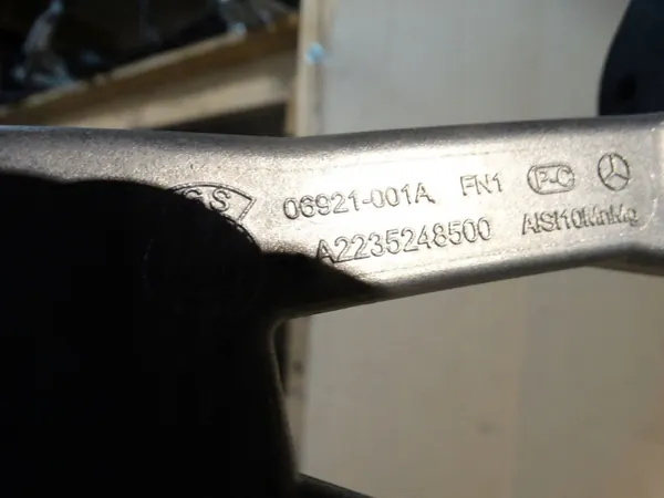 OEM A2235248500 Jäykiste Vasen/Oikea Mercedes W223 image 3