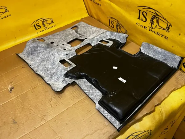 Tapete traseiro esquerdo OEM A4636806701 Mercedes G W463 image 4