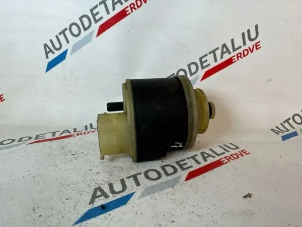 BMW Bränslefiltervärmare OEM 13328572521 - Begagnad image 4