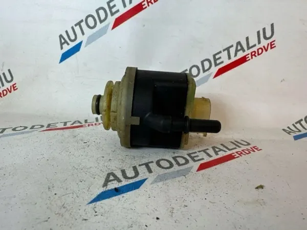 BMW Bränslefiltervärmare OEM 13328572521 - Begagnad image 8