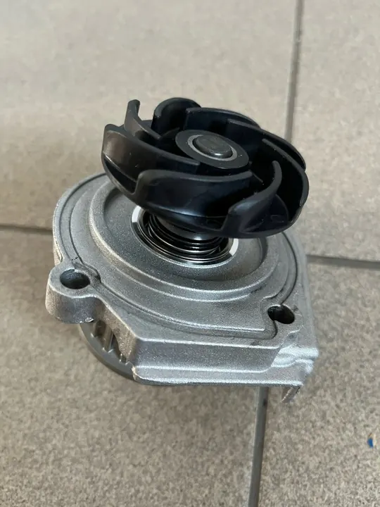 Bosch Vattenpump, motor kylning image 3