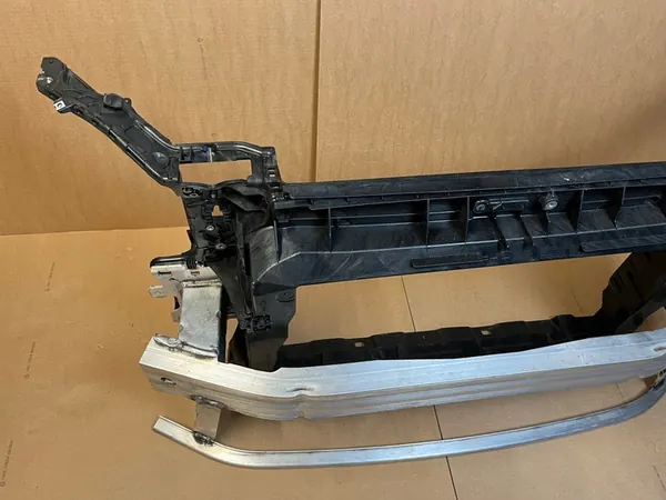 Frontstoßstange Audi Q3 II 83A805594J image 2