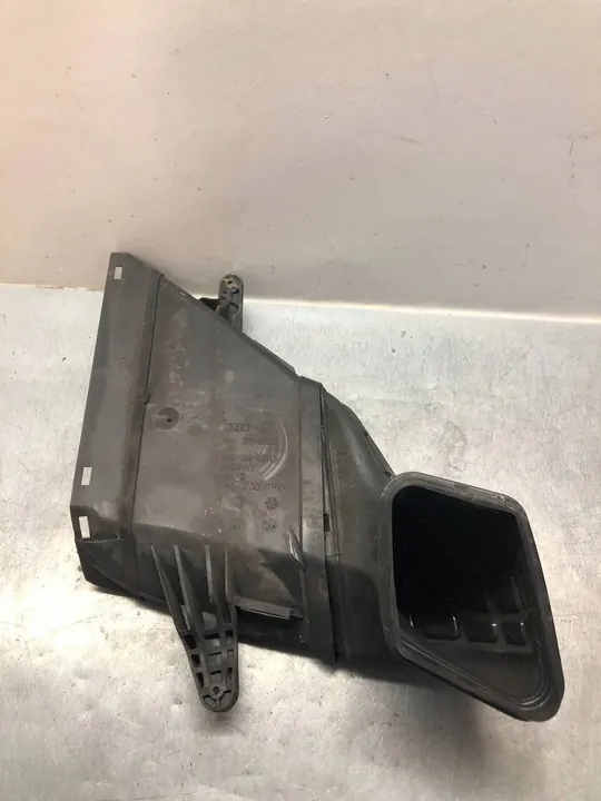 Audi A5 8T Luftansaugung 8K0129618E image 2