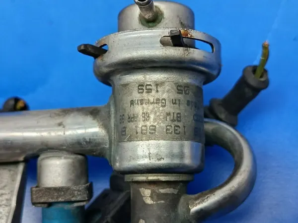 OEM 058133681B Rampe d'injection VW Passat B5 1.8 20V image 4