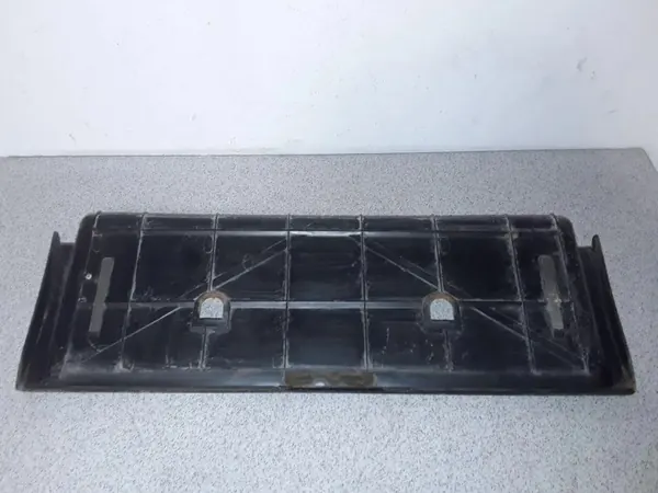 BMW 3 E30 Bagageluckstrim OEM 1947129 - Begagnad image 3