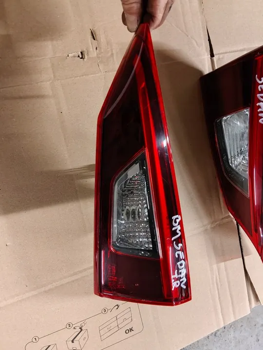 LUZ TRASERA MAZDA 3 BM SEDÁN EUROPA 13-17 image 3