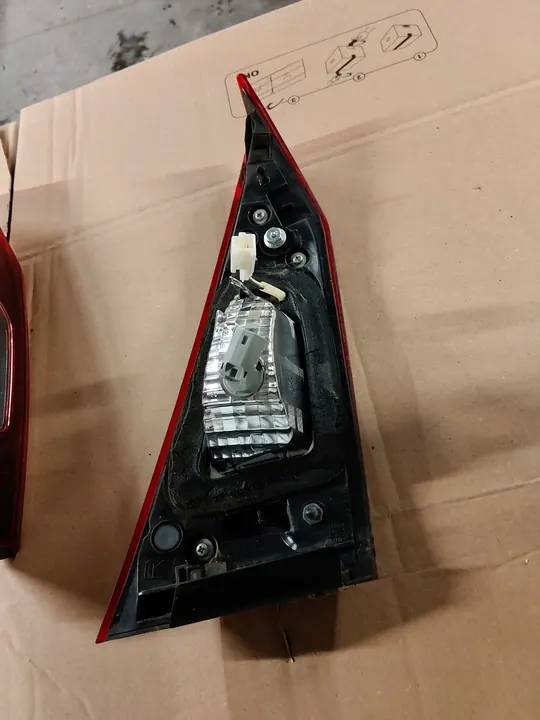 LUZ TRASERA MAZDA 3 BM SEDÁN EUROPA 13-17 image 4