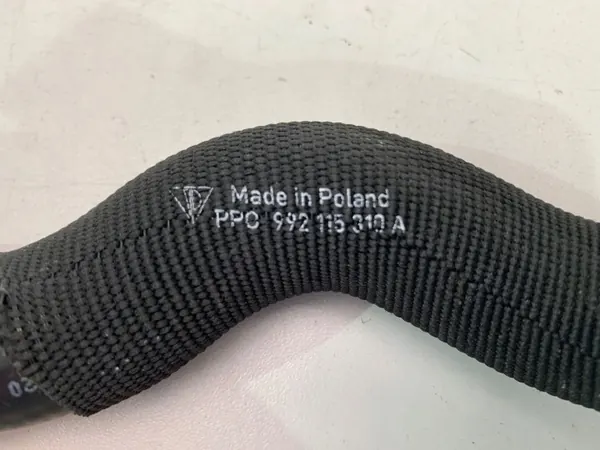 Tubo de llenado de aceite Porsche 911 992 OEM 992115310A image 4