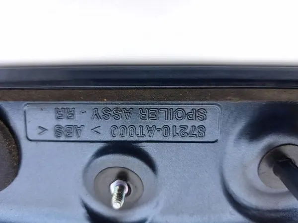 Spoiler maletero Kia Niro OEM 87210AT000 - Usado image 3