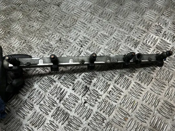 Trilho do sensor de pressão de combustível Volvo V50 C70 S40 2.5T image 2