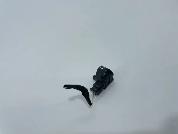 Conector sensor de impacto OEM 9496817 para BMW G30 G31 image 4