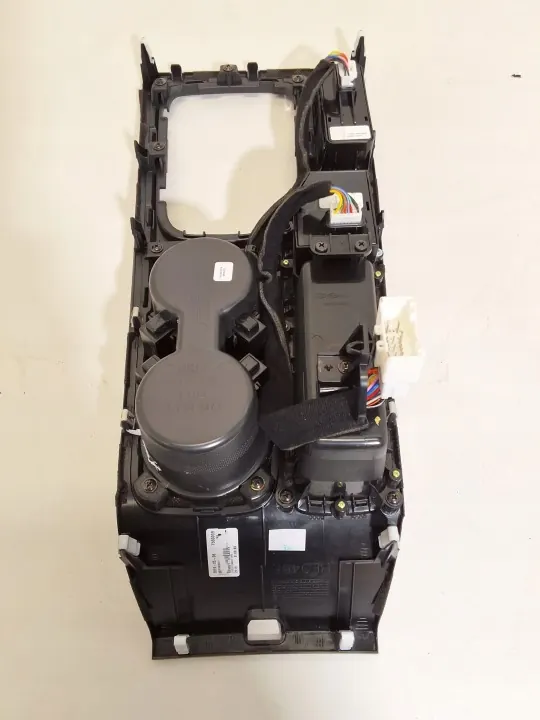 Painel console central Hyundai Tucson III OEM 84651-D7AA0 image 5